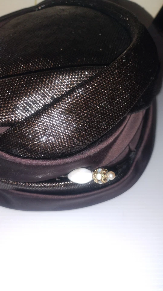 复古 20 世纪 60 年代巧克力头巾药盒式帽子美国带盒带金银丝徽章 — 第 4/4 张图片