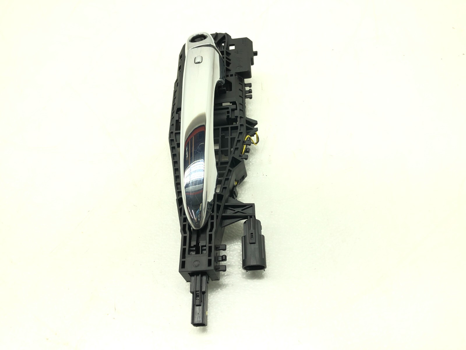 2017-2020 MASERATI LEVANTE LEFT DRIVER FRONT EXTERIOR DOOR HANDLE OEM.