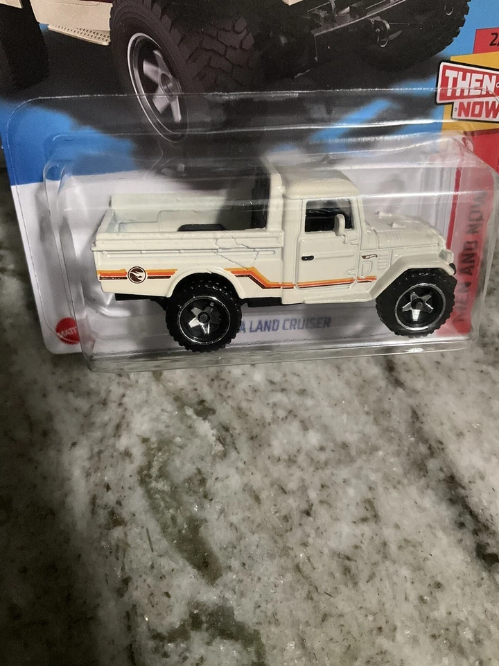 2023 Hot Wheels Treasure Hunt Toyota Land Cruiser ERROR ON BODY & RIVET - Image 2 of 4