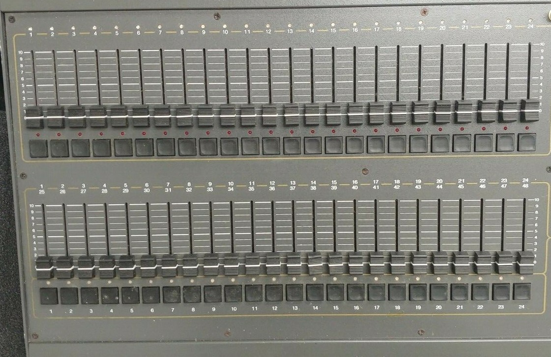 Leviton Lighting eBay MC7524 NSI - controller with road case 0