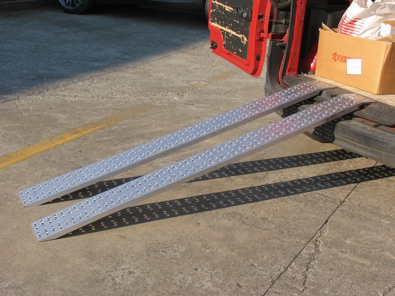 Paire de rampes droites en aluminium haut de gamme 2 m x 200 mm 700 kg