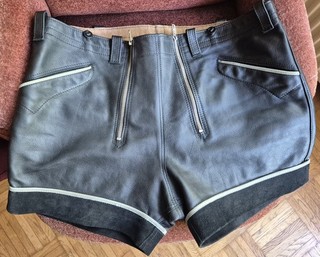 Kurze Glattlederhose Gr. 50/52