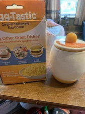New In Open Box  Eggtastic microwavable egg maker ceramic poacher With Lid/kitch