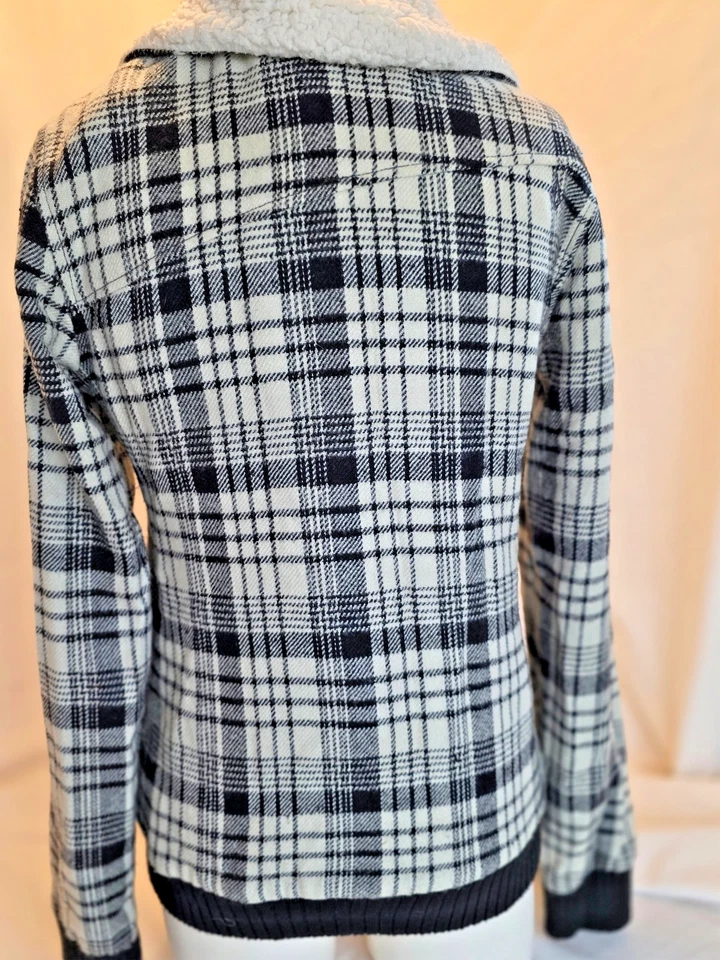 Chaqueta Volcom Scout para mujer TALLA S/P/10 negra blanca a cuadros cremallera frontal forrada de vellón Foto 4 de 4