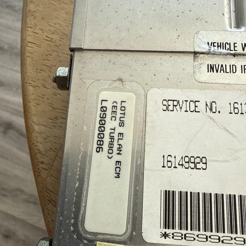 LOTUS ELAN M100 SE TURBO ECU A082U7223 - Immagine 2 di 3