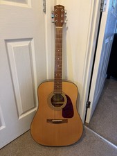 Fender DG14s Dreadnought Acoustic Guitar With Case and capo