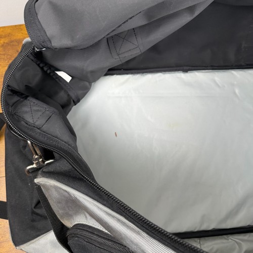 Thule Duffle Bag Black Travel Luggage Carry On 27x13x13 - Picture 9 of 15