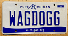 CLEVER K9 GRÁFICO TOCADOR MATRÍCULA AUTOMÁTICA "WAG DOGG" PERRO PERROS COLA VAGONES