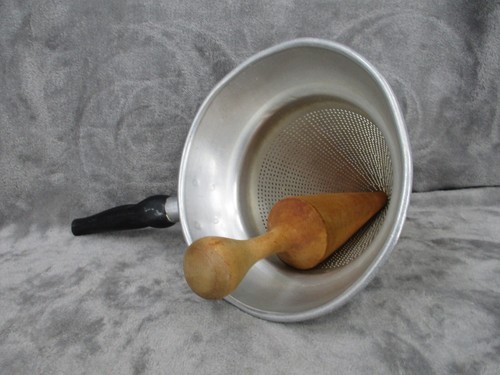 Wear Ever Canning Colander Strainer Sieve Aluminum With Wood Pestle Vintage - Picture 2 of 10