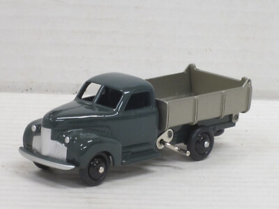 Studebaker Muldenkipp-LKW in grüngrau Box Dinky 25 M / Atlas ca. 1:50