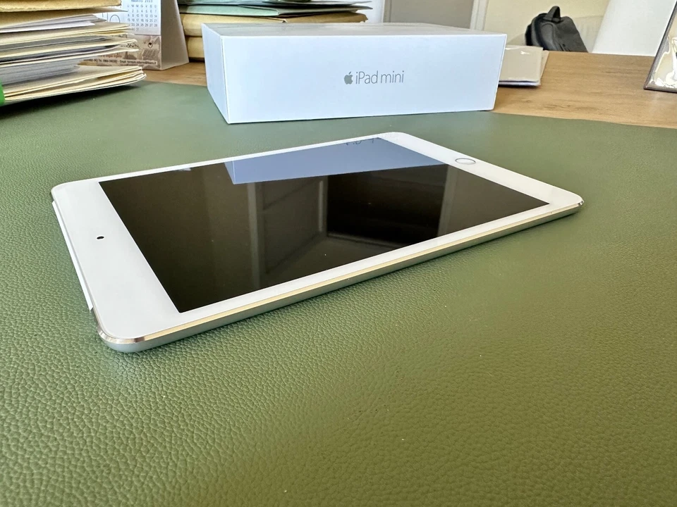 Apple iPad mini (4th generation) · 64GB · Cellular, foto 2 di 5