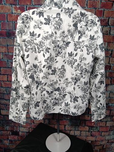 Croft & Barrow Damen-Langarmoberteil Größe M Blumenmuster weiß Freizeit Knopfleiste - Bild 7 von 15