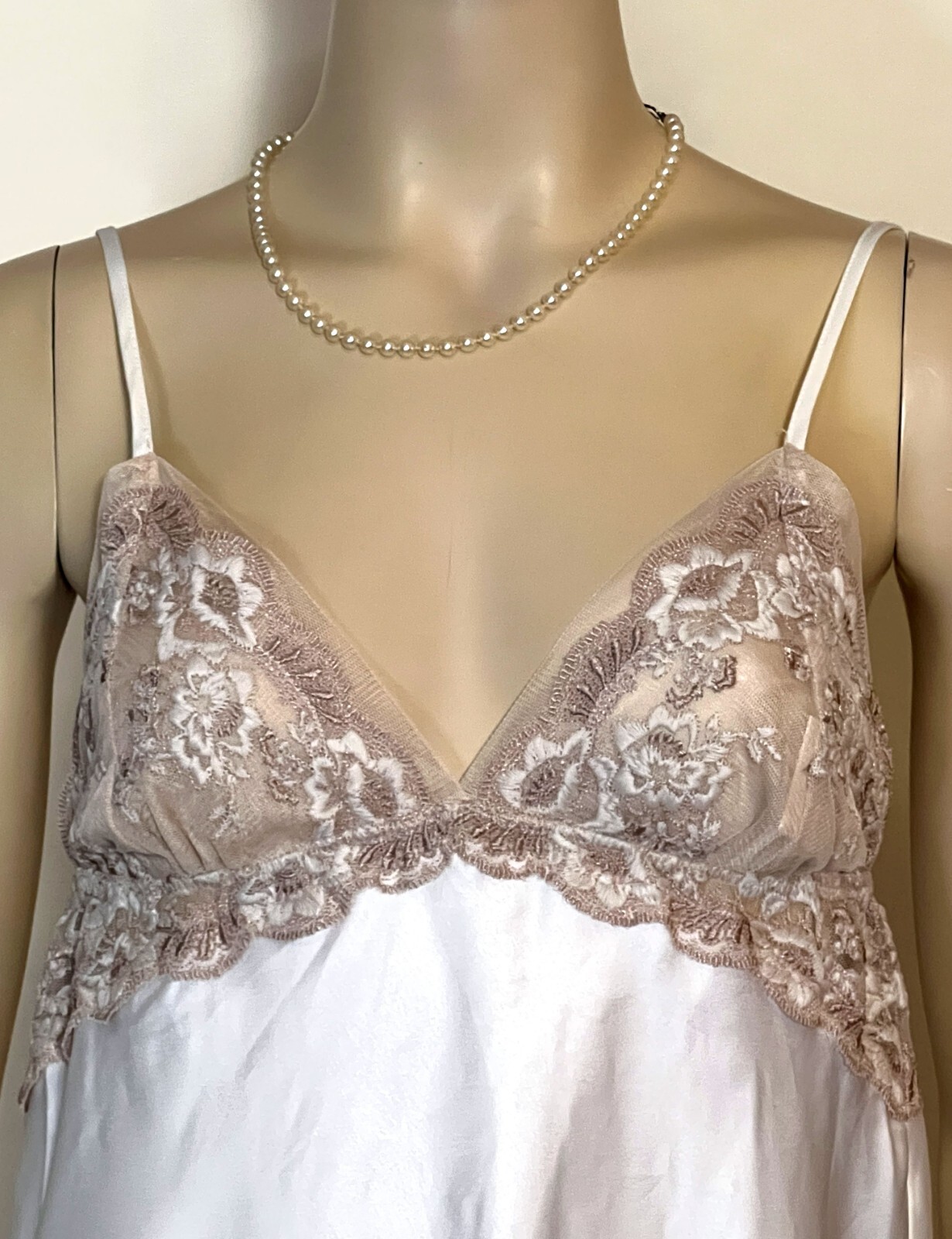 Flora Nikrooz Collection rose embroidered Ivory chemise nightgown size Small NWT