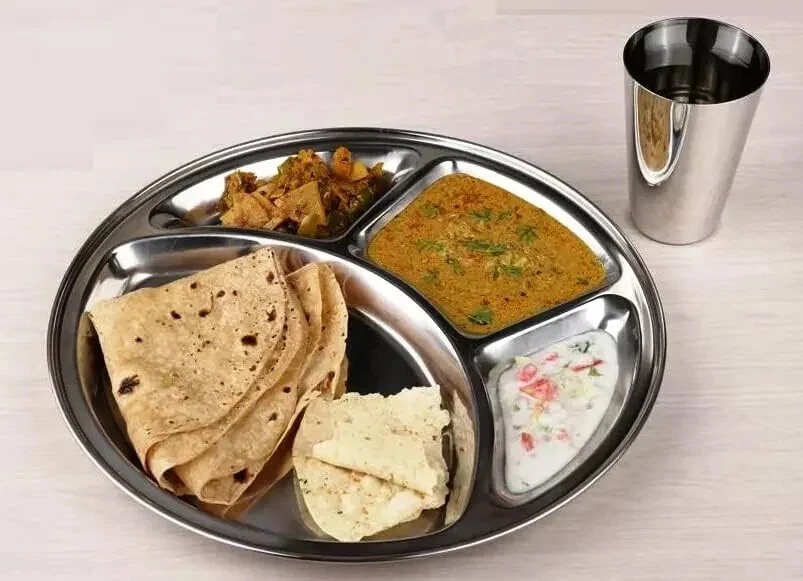 2 Pcs Round Stainless Steel Plate 4 Section/Compartment 12 in Apx. Dinner Plates - Image 3 of 4