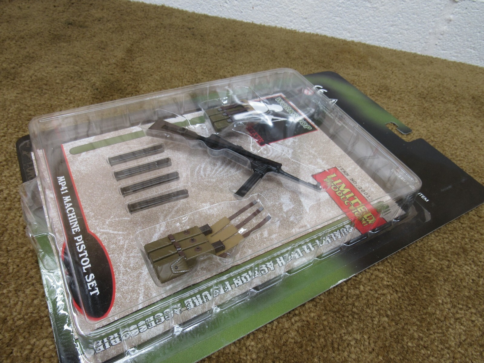 2000 Yellow Submarine 1:6 WW2 German Schmeisser MP41 SMG with Pouches & Mags 