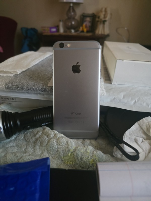 Apple iPhone 6 - 16 GB - Silver (Unlocked)