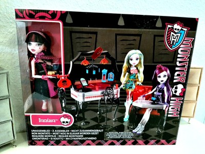 Monster High Draculaura's Die-ner Biss-tro Coffin Bean Playset - Neu