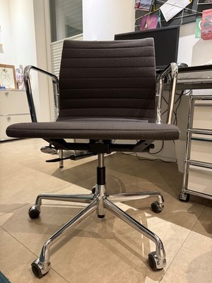 Vitra EA 117 Eames Alu-Chair, Hopsack dunkelgrau MINUS 65%