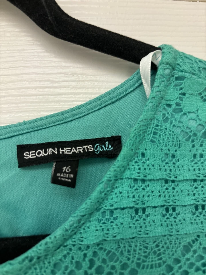 Corazones de lentejuelas niñas verde jade. Funda de encaje. Talla 16. Forrado. Stretch Foto 3 de 4