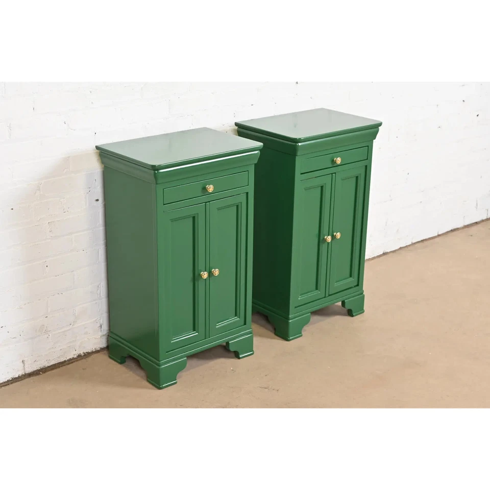 Mesitas de noche lacadas verdes Grange French Louis Philippe, recién acabadas Foto 4 de 4