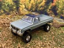1985 GMC Sierra K2500 Lifted 4x4 Truck 1/64 Diecast Custom Greenlight Pickup K10