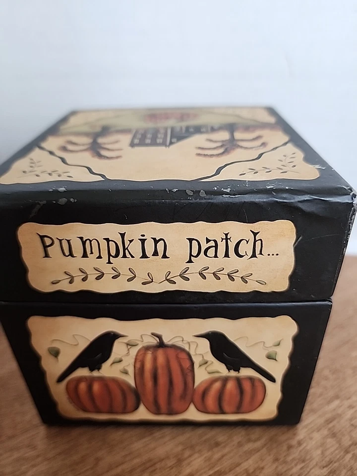 4" Cube Box With Mini Pumpkins and Spiders - Image 3 of 4