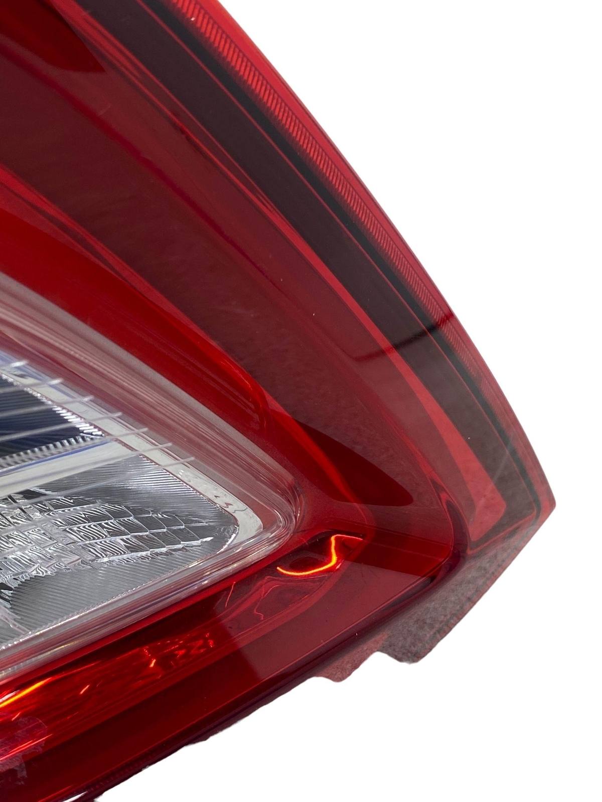 2017-2020 MASERATI LEVANTE REAR RIGHT TAILGATE MOUNTED BRAKE LIGHT TAIL LAMP
