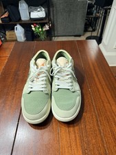 Jordan 1 Low SE craft Light Olive