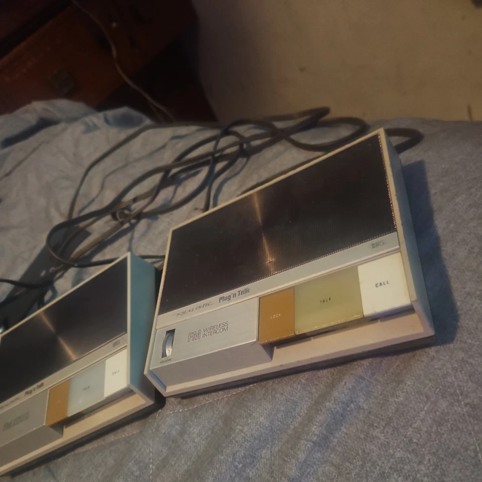 Two Plug N Talk Wireless Intercoms Realistic they Turn On As-Is Set of 2 - Image 2 of 4