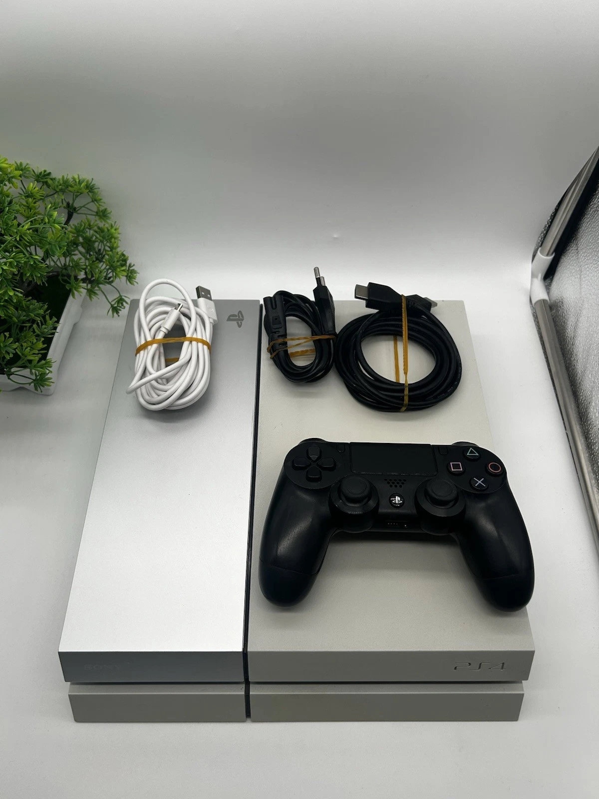 Nuova inserzione Sony PlayStation 4 Bianca 500GB CUH-1116A Completa Controller Originale + Cavi viene aperta una nuova finestra o scheda