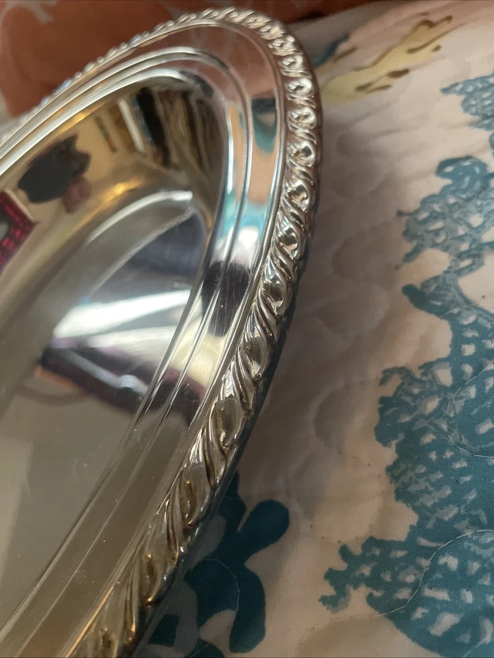 Bandeja para servir ovalada vintage WM Rogers plateada 13,5” x 7” borde giratorio Foto 2 de 4