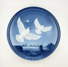 HUTCHENREUTHER Ltd. Ed. Collectors plate "Jahresteller 1982" by Hans Achtziger
