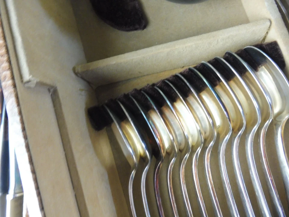 Ancienne valise / ménagère, en métal argenté, Apollo 84, 49 pièces - Photo 3/4