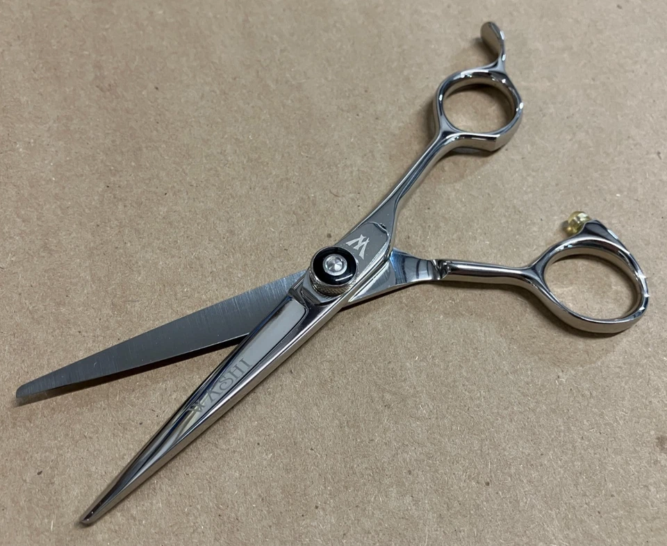 Tijera de belleza Washi Eco 5,5 pulgadas con estuche y maquinilla de afeitar - Reacondicionada Foto 2 de 4