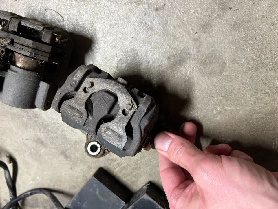 1984 84 Honda VF500 VF500F VF 500 F Interceptor Pair of Front Brake Calipers - Image 3 of 4