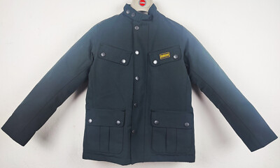 Barbour International Jungen Duke Regenfeste Jacke Schwarz Gr.8/9 NEU mit ETIKET
