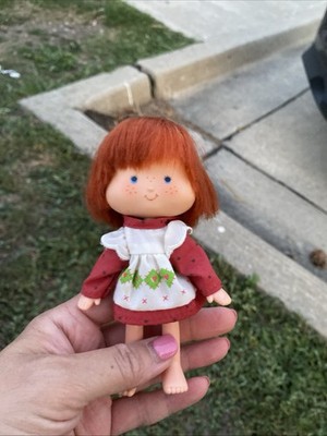 2009 TCFC Hasbro Strawberry Shortcake Doll Scented 5'' Tall
