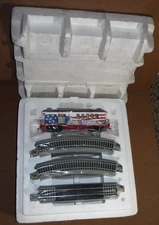 Hawthorne Village Spirit of America USA Liberty Freedom Boxcar & 16 Tracks 79652