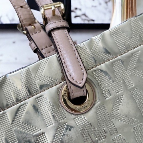 Bolso de Mano Michael Kors Metálico Dorado Espejo Signature North South Jet Set - Imagen 9 de 14