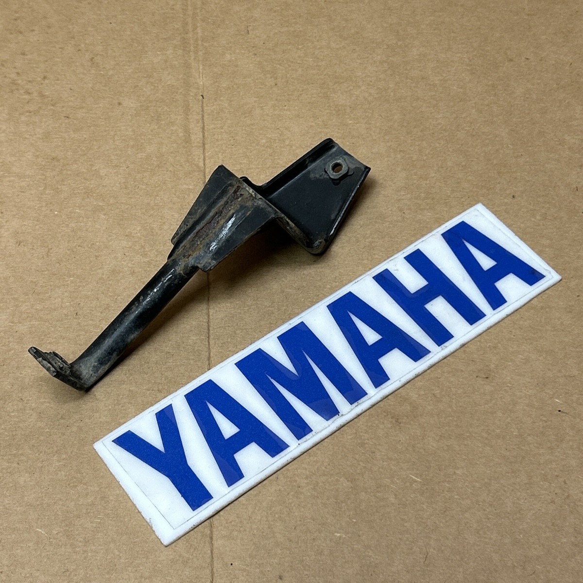 YAMAHA RAPTOR 660 OEM REAR FENDER STAY BRACKET MOUNT 5LP-21613-10