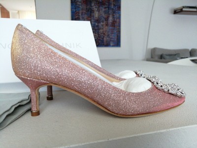 manolo blahnik hangisi pink