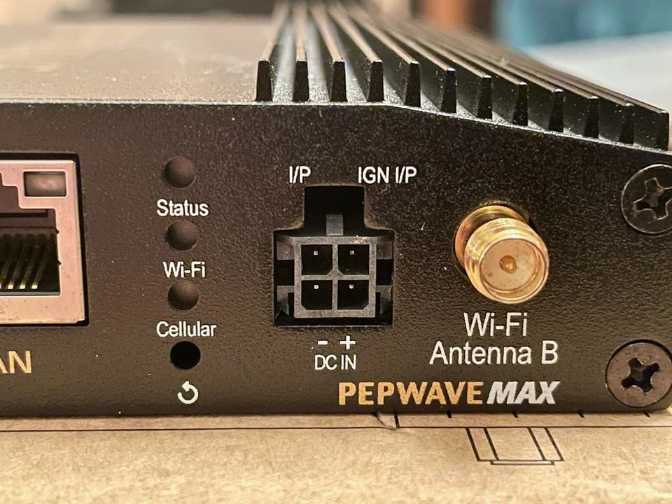 G1N Peplink MAX BR1 Pro 5G AllInOne 5G Solución WiFi 6 Equilibrio de Carga Foto 3 de 3