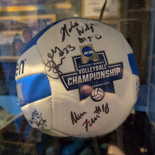 2017 Penn State Volleyball Team signiert geschmolzen NCAA Championships Mini Volleyball