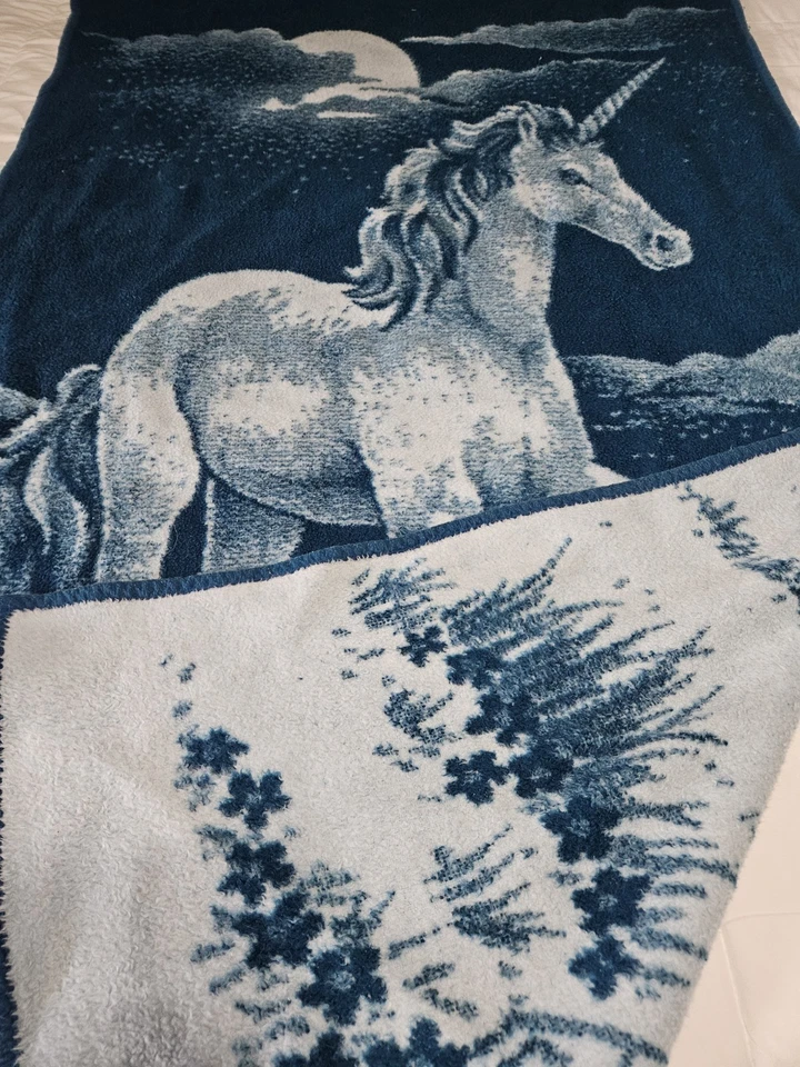 Manta reversible San Marcos azul gris unicornio 73,5"x43" con etiqueta de corte Foto 3 de 4