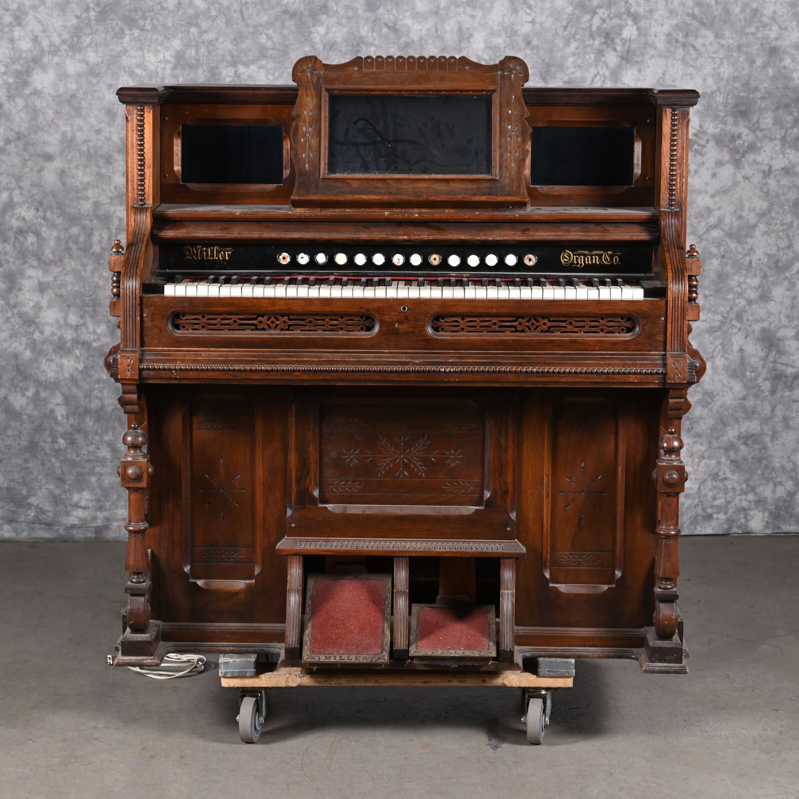 Vintage  Antique Miller Organ Company Pump Reed Organ