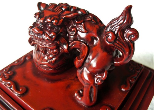 Vin~SINGAPORE~Airlines~LION~Foo dog~RED INK~Stamp~SEAL~Box~FIGURAL~Chinese~RESIN - Picture 2 of 12