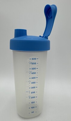 Tupperware Quick Shake 20 oz Drink Shaker Sheer Blue Seal New