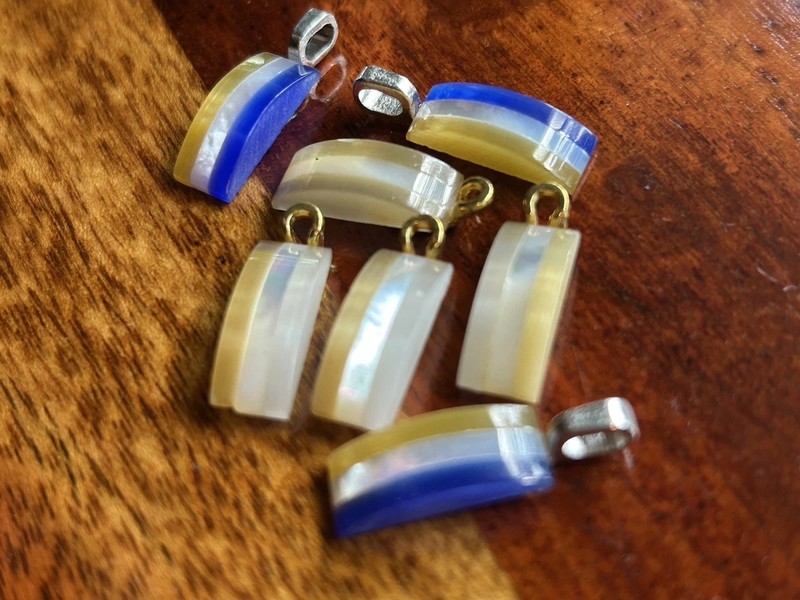 Lot Of 7 Shimmery Inlaid Mother of Pearl Pendants For Jewelry Making! Y30