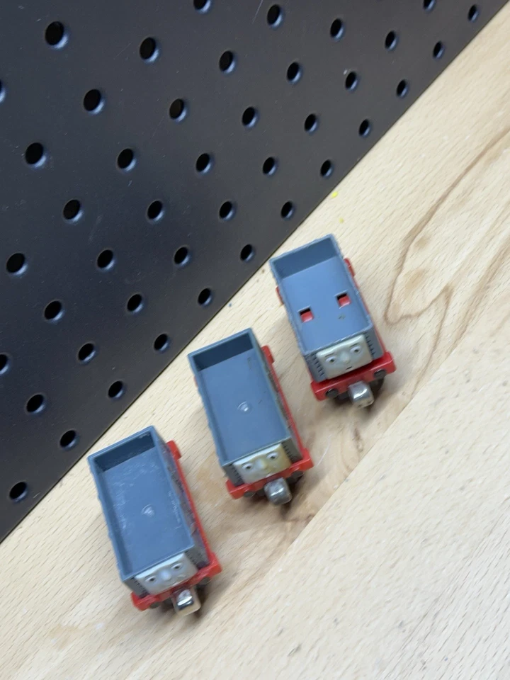 Lote de trem fundido Thomas & Friends Take N Play motor caminhão problemático - Imagem 2 de 2