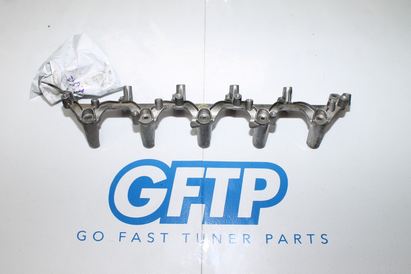 15-20 LAMBORGHINI HURACAN RH PASSENGER FUEL RAIL BRACKET SURROUND 07L133340A  